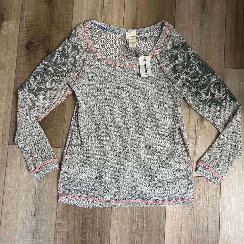 Long sleeve loose buckle top
